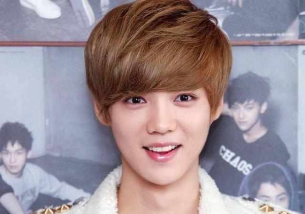 鹿晗妈妈VS关晓彤妈妈,星妈颜值谁更高?