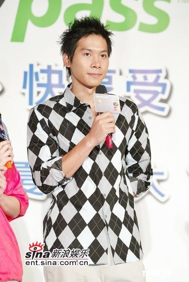 9月6日最酷男星：颜行书潇洒帅气代言信用卡