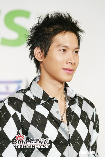 9月6日最酷男星：颜行书潇洒帅气代言信用卡