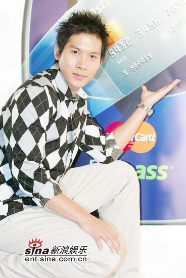 9月6日最酷男星：颜行书潇洒帅气代言信用卡
