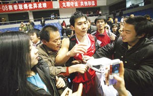 颜行书受球迷追捧