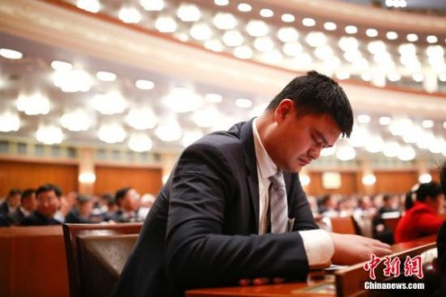 资料图：姚明会为中国篮球做出哪些改变？中新社记者 盛佳鹏摄