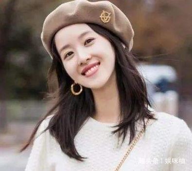 五个年龄不大却当上后妈的女星,章泽天上榜,图5与继女情同姐妹