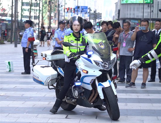 长沙交警女铁骑。鲁钦轲摄