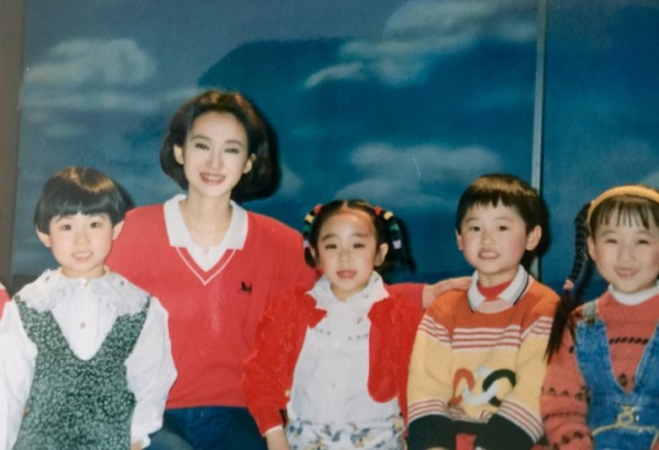 小鹿姐姐主持《红黄蓝》