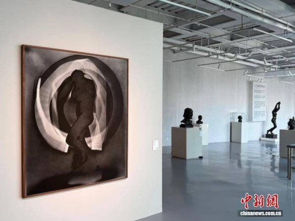 “双重视角”诠释罗丹雕塑 中法艺术家跨越时空用镜头“对话”