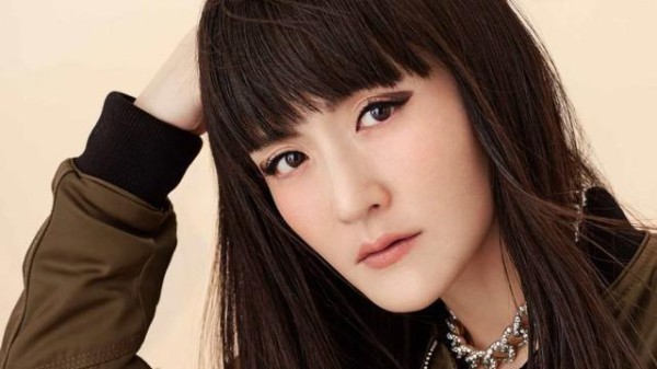 生在艺术家庭的谢娜,作为一名主持人,曾因普通话不标准被淘汰