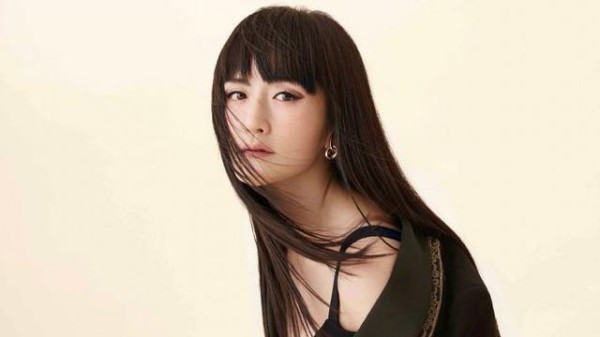 生在艺术家庭的谢娜,作为一名主持人,曾因普通话不标准被淘汰