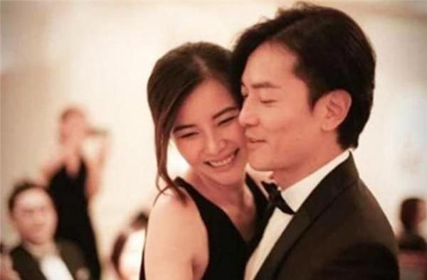 被闺蜜挖墙脚,和“古惑仔”相恋12年没生孩子,胖30斤却让人嫉妒