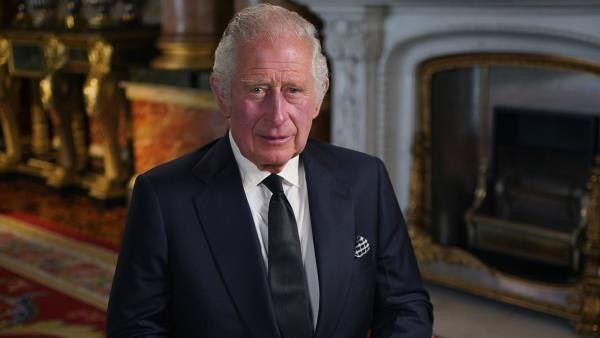 肢体语言专家揭示王室成员对查尔斯国王的真实感受