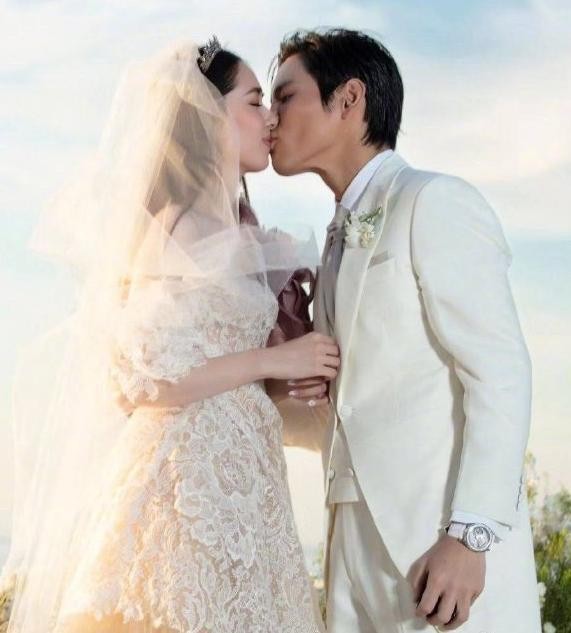 向华强生日,向佐晒全家福,婚后郭碧婷似乎颜值也被“拉低”