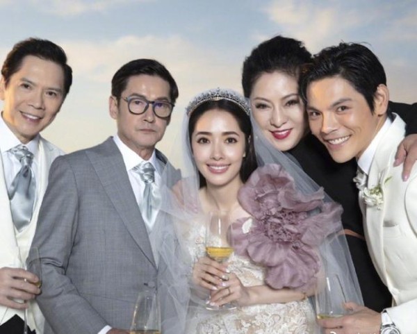 向华强生日,向佐晒全家福,婚后郭碧婷似乎颜值也被“拉低”