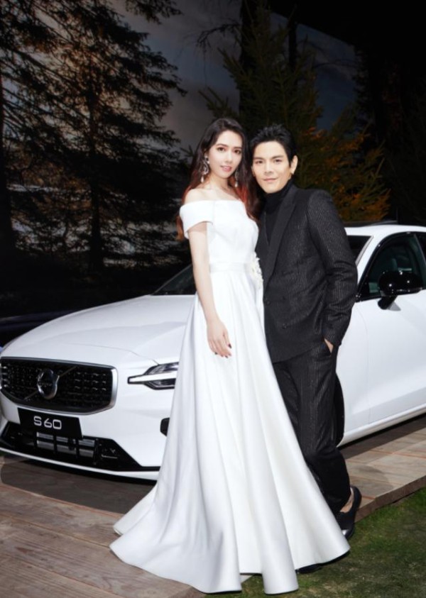 向华强生日,向佐晒全家福,婚后郭碧婷似乎颜值也被“拉低”