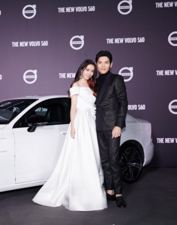 向华强生日,向佐晒全家福,婚后郭碧婷似乎颜值也被“拉低”