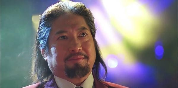 成龙叫他“大哥”,他捧红了无数个名人,他是吴京唯一的朋友