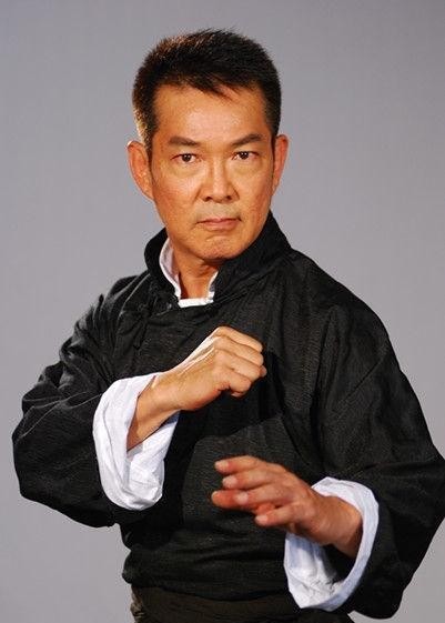 成龙叫他“大哥”,他捧红了无数个名人,他是吴京唯一的朋友