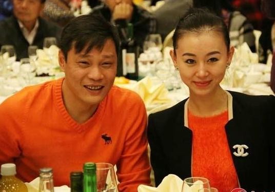 曾是中国足球赚最多之人 三度结婚终娶小17岁空姐 曾身陷多起官司