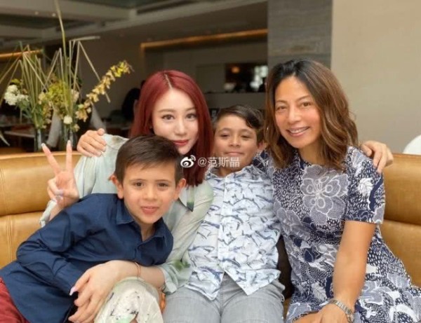 范志毅示爱小17岁娇妻,结婚4年女儿3岁半