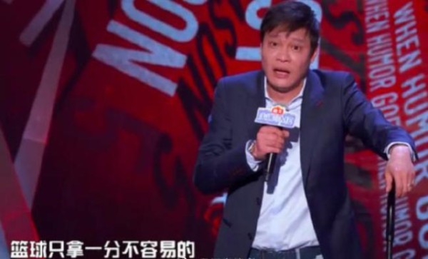 范志毅不仅球场得意,情场也是高手,两任前妻是空姐,现任小他17岁