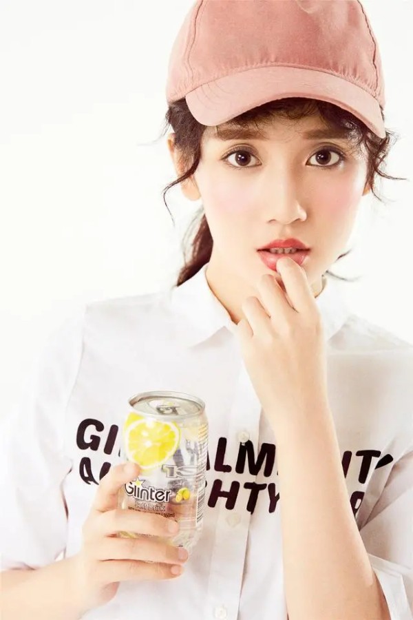 《以你为名的青春》女主李墨之成导演新宠 三部女主戏资源好到爆