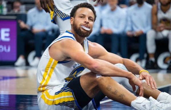 库里最新伤病情况出炉!彻底无缘全明星,NBA名记:至少缺席30天