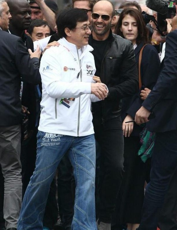 成龙大哥在好莱坞地位如何? 看看杰森斯坦森的态度就知道了!