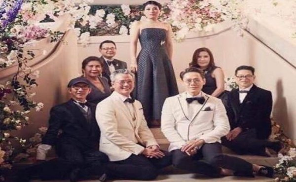 泰国明星与公主合影必须下跪,李连杰不是泰国人也曾跪过