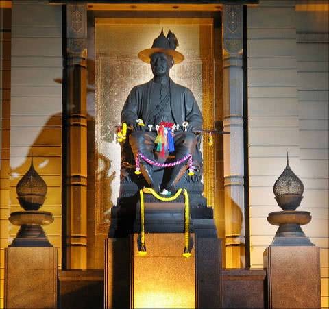 近亲结婚成风的泰国王室:有的娶妹妹 有的娶侄女