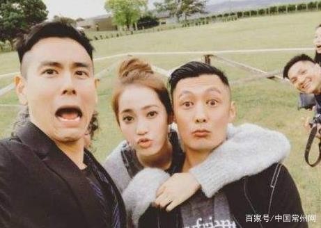 娱乐圈好兄弟!余文乐抱娃与彭于晏合影,网友:有个免费奶爸真好