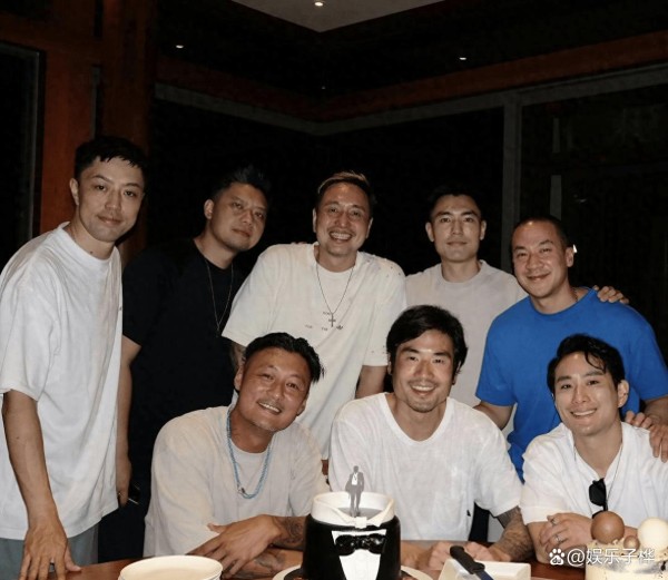 余文乐出席百亿阔少聚会胡子花白成熟有型,LV家族五公子也在场