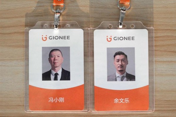 两个大腕明星冯小刚余文乐联手代言金立手机