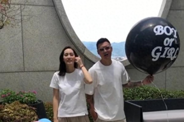 余文乐和老婆暗喻二胎性别,晒的气球颜色有深意,王棠云肚子不大