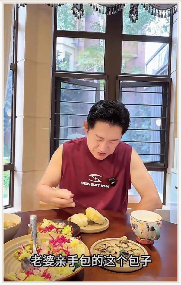 黄安定居福州真相曝光:二婚妻子是本地人,能歌善舞三观合,难怪他越活越年轻!