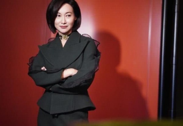 她是香港四届影帝却来《我就是演员》做助演,网友:演技吊打导师