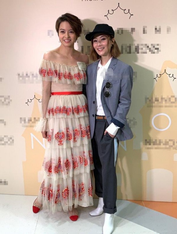 香港三大女神同框,郑秀文杨千嬅气质依旧,却不及她又高又有风范