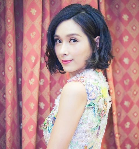 她曾是香港女神级明星,情路坎坷,如今45岁宛如少女!