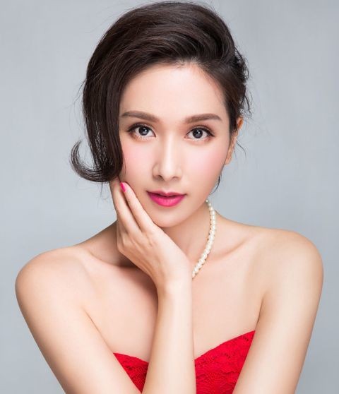 她曾是香港女神级明星,情路坎坷,如今45岁宛如少女!