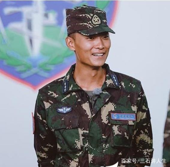 他刚刚退伍开了微博,杨幂马上关注?网友:关系确实不一般!