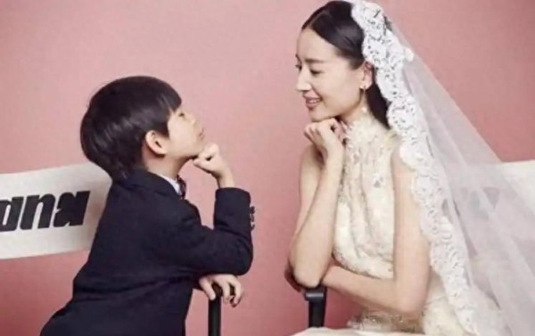 明星对子女畸形的爱及其后果探析