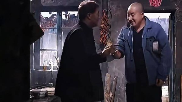 那个年代,子女发了工资后都是全部上交的