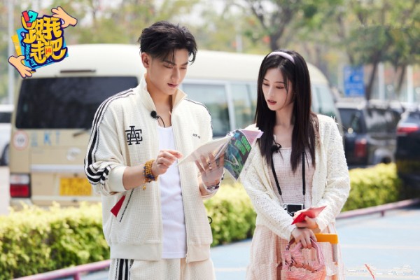 守孝三年不公布恋情,黄子韬徐艺洋何错之有,何必全网冷嘲热讽