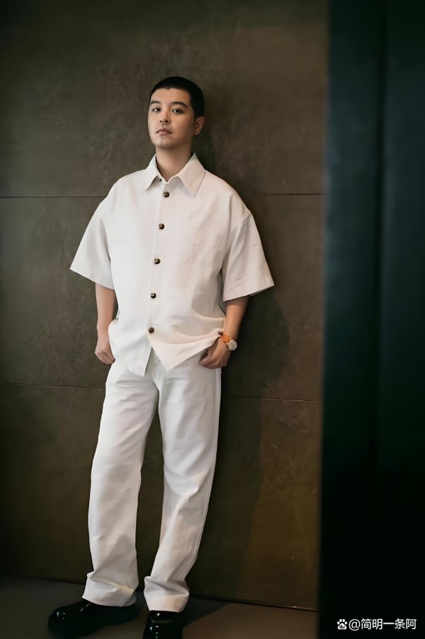 明星婚事观察:从突然官宣看娱乐圈婚姻,为何总像一场公开表演