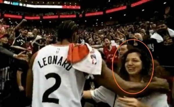 伦纳德绝杀猛龙后拥抱场边漂亮女友,他的女友是谁?有什么来头?