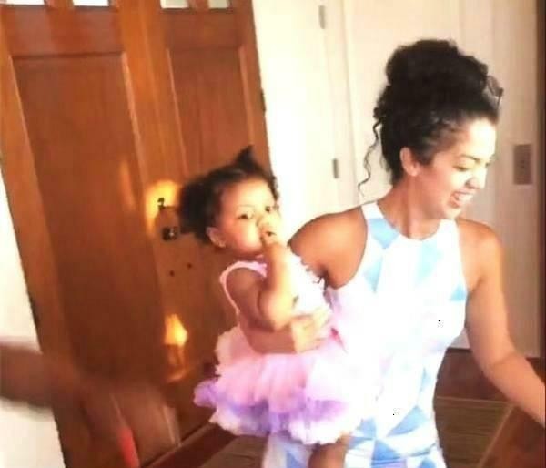 伦纳德绝杀猛龙后拥抱场边漂亮女友,他的女友是谁?有什么来头?