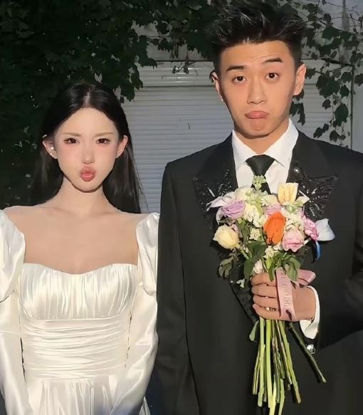 直播失控现场!任权怒怼网友护妻却翻车,薛小婉曝豹纹内裤疑云