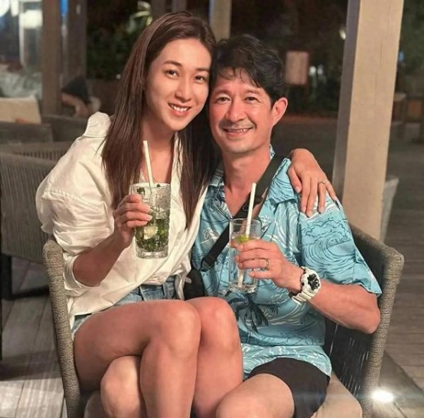 钟嘉欣婚姻危机背后:明星家庭的甜蜜与“投诉”,谁才是幸福生活的主角?