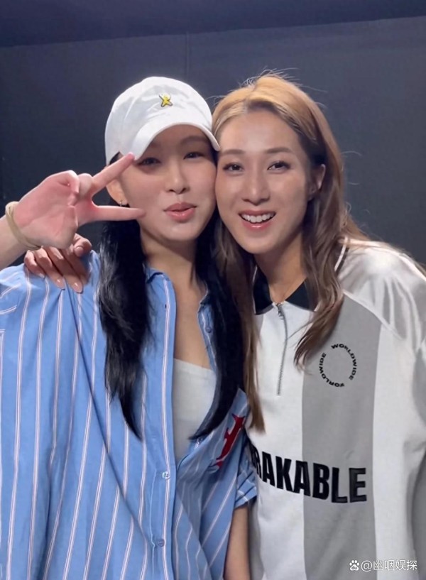 钟嘉欣接力炎明熹引合作猜测,她的多面人生道出新时代女性辛酸