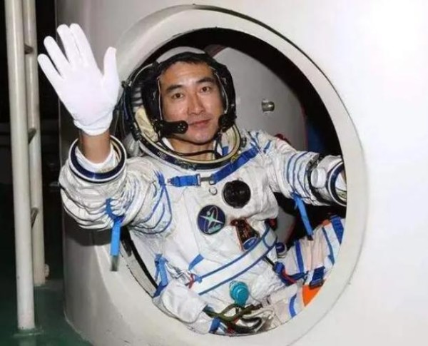 首次太空漫步突发火灾警报,翟志刚讲述惊险一幕:差点回不来!