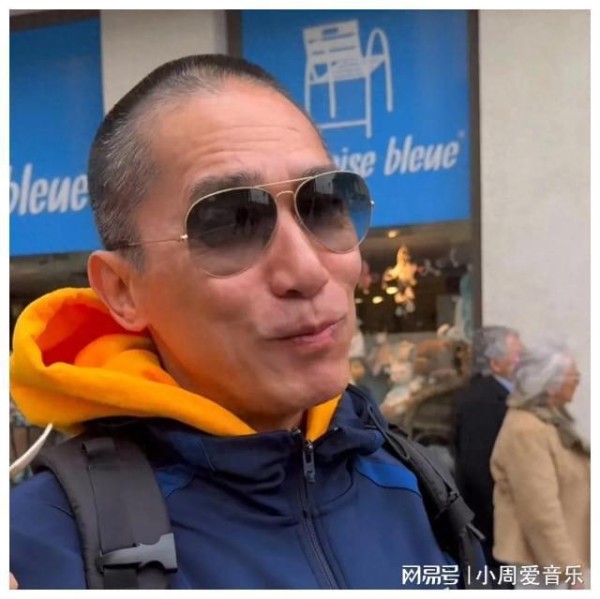 刘嘉玲与金主抱着笑成一团,梁朝伟尴尬不语,夫妻欧洲行目的不纯