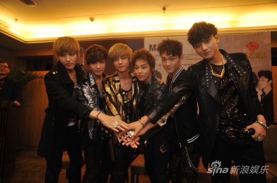 EXO-M成员帅气亮相